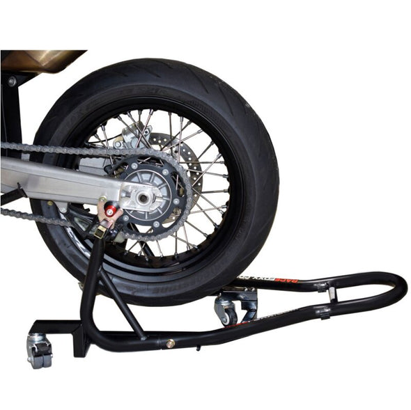 El soporte para motocicleta ayuda con las maniobras delanteras y traseras negro